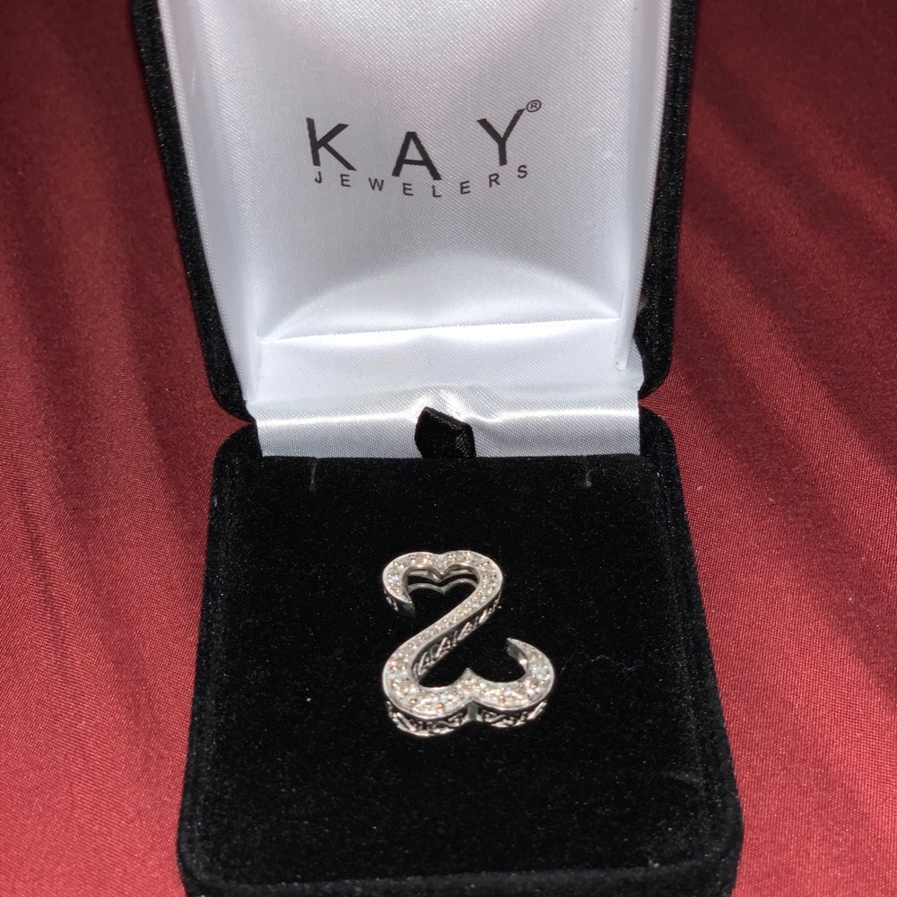 Open hearts collection pendant. 14k white gold.